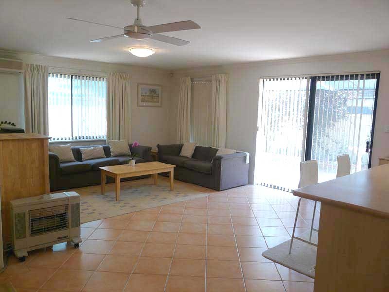 2/3 Stockman Way, Cannington WA 6107