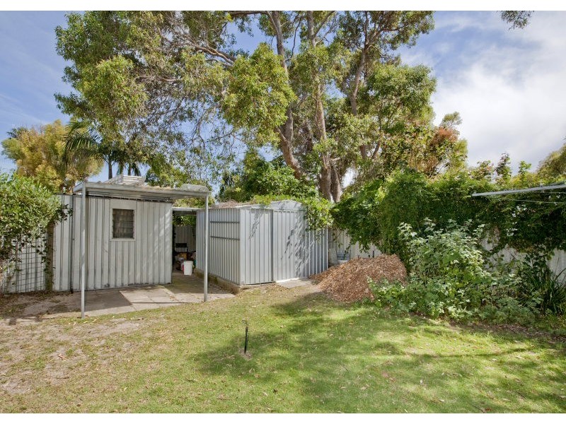 31 Aralia WAy, Forrestfield WA 6058