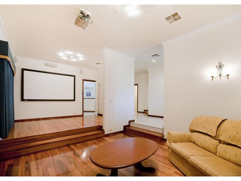 25 Sanderson Road, Bull Creek WA 6149