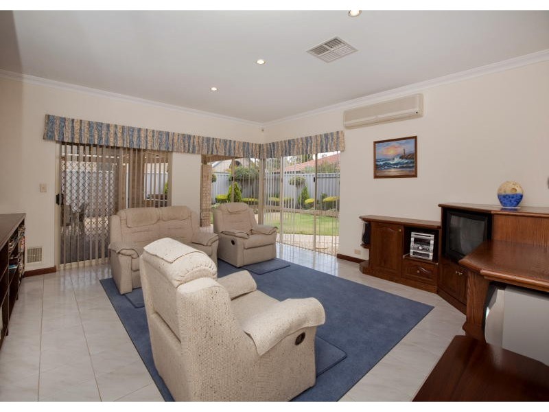 25 Sanderson Road, Bull Creek WA 6149