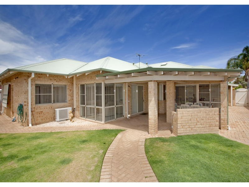 25 Sanderson Road, Bull Creek WA 6149