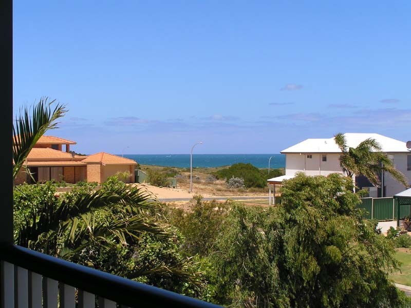 14 Larwood Elbow, Seabird WA 6042