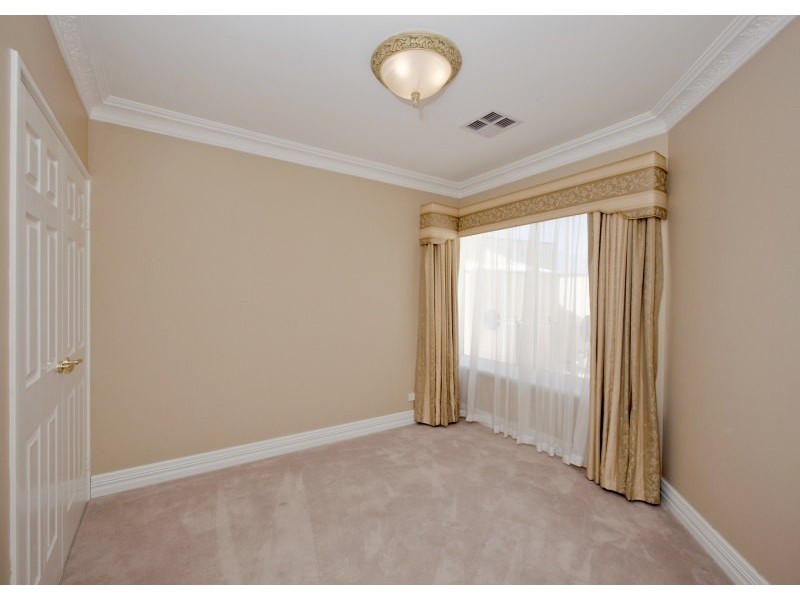 4 Scottsdale Court, Murdoch WA 6150