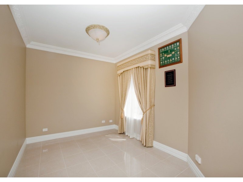 4 Scottsdale Court, Murdoch WA 6150