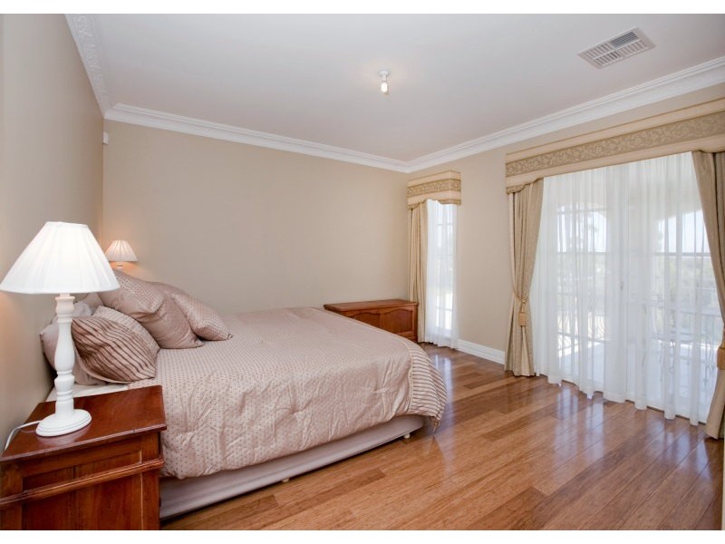 4 Scottsdale Court, Murdoch WA 6150
