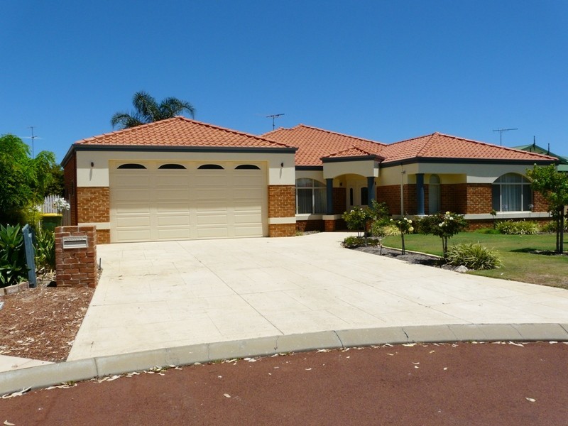 7 Lamont Court, Meadow Springs WA 6210