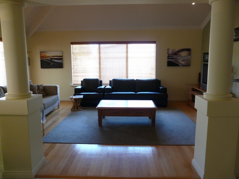 7 Lamont Court, Meadow Springs WA 6210