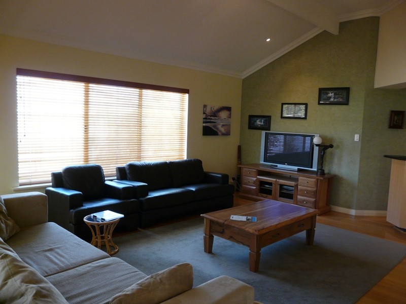 7 Lamont Court, Meadow Springs WA 6210