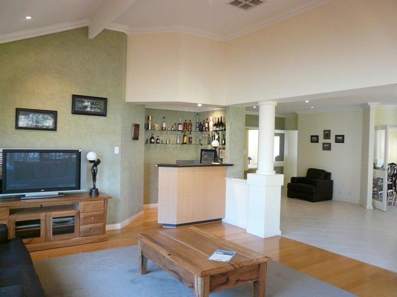 7 Lamont Court, Meadow Springs WA 6210