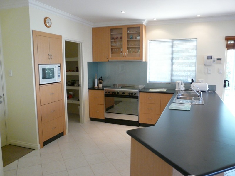 7 Lamont Court, Meadow Springs WA 6210