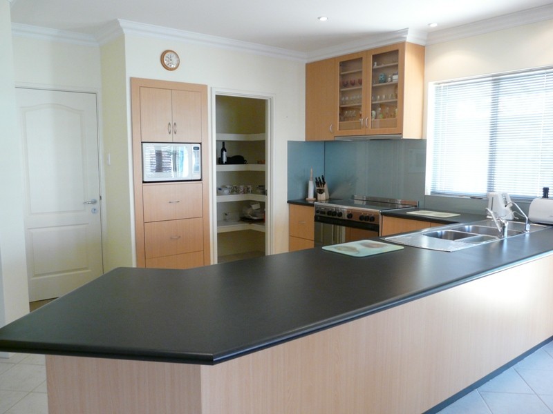 7 Lamont Court, Meadow Springs WA 6210