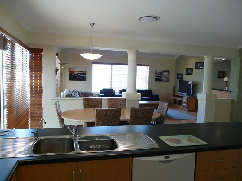 7 Lamont Court, Meadow Springs WA 6210