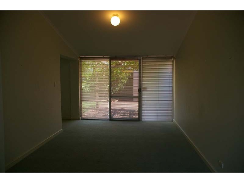 1/24 Melinga Court, Karawara WA 6152