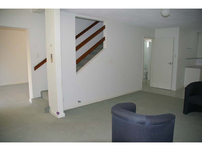 1/24 Melinga Court, Karawara WA 6152