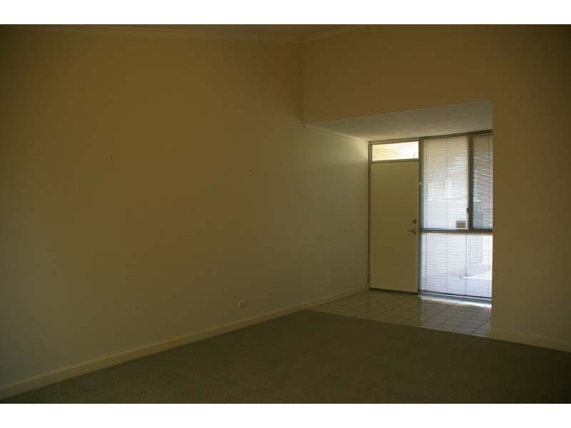 1/24 Melinga Court, Karawara WA 6152