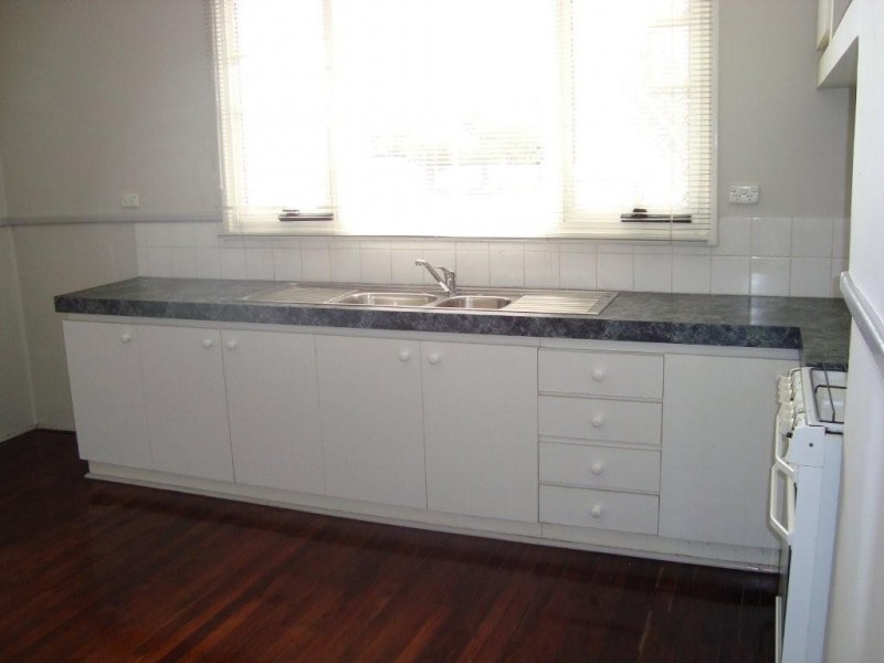 392 Knutsford Ave, Kewdale WA 6105