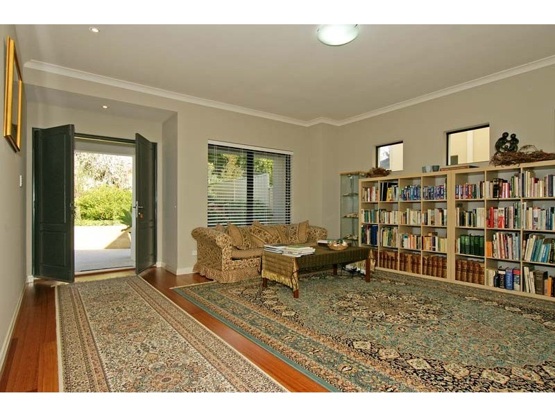 25B Henley Road, Mount Pleasant WA 6153