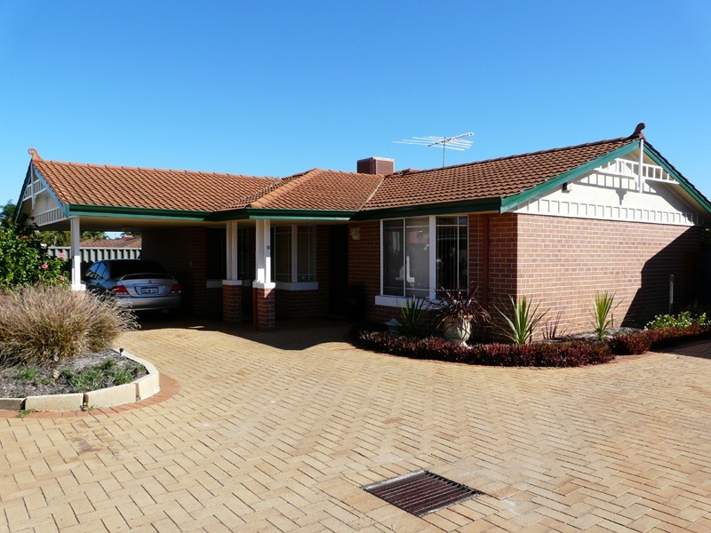 18 Towncentre Drive, Thornlie WA 6108