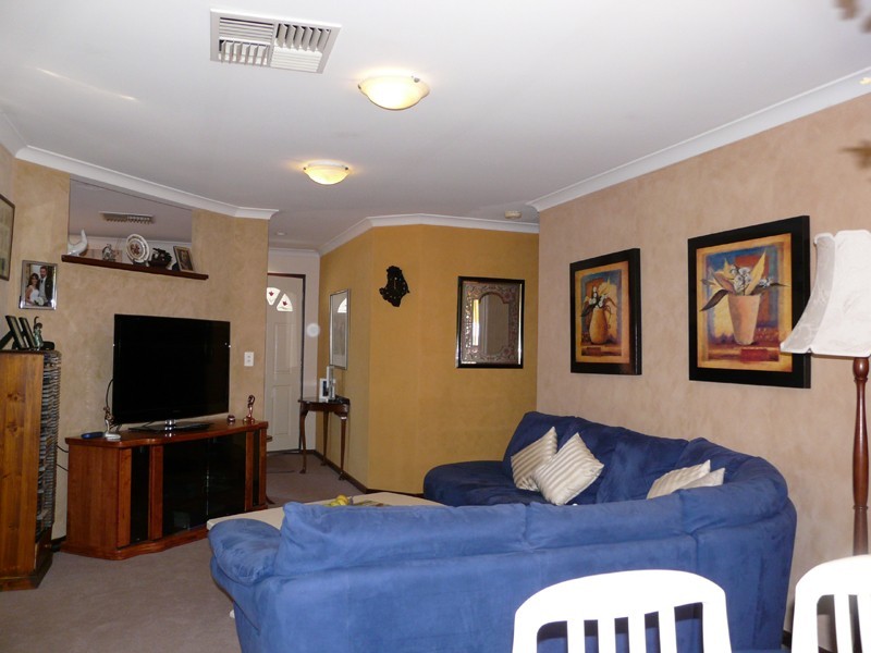 18 Towncentre Drive, Thornlie WA 6108