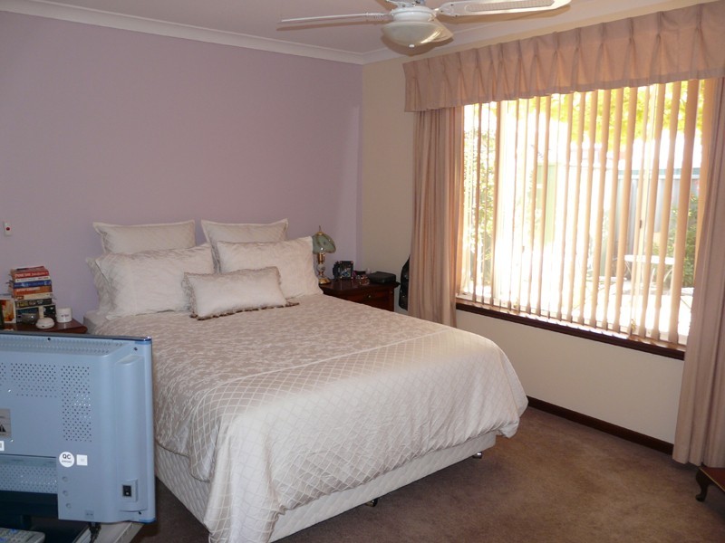 18 Towncentre Drive, Thornlie WA 6108