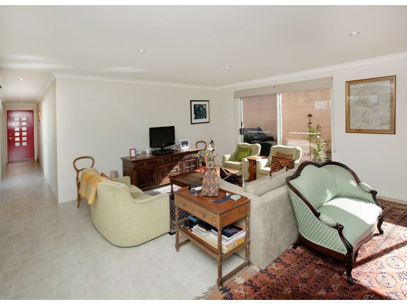 18 Yalgoo Ave, White Gum Valley WA 6162