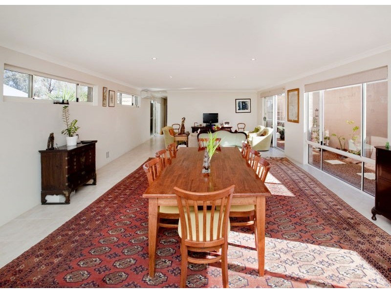 18 Yalgoo Ave, White Gum Valley WA 6162