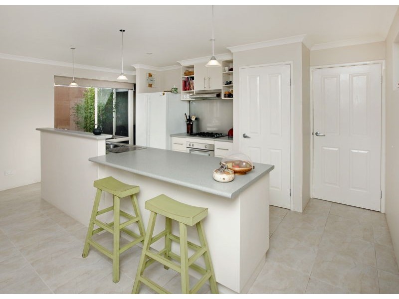 18 Yalgoo Ave, White Gum Valley WA 6162