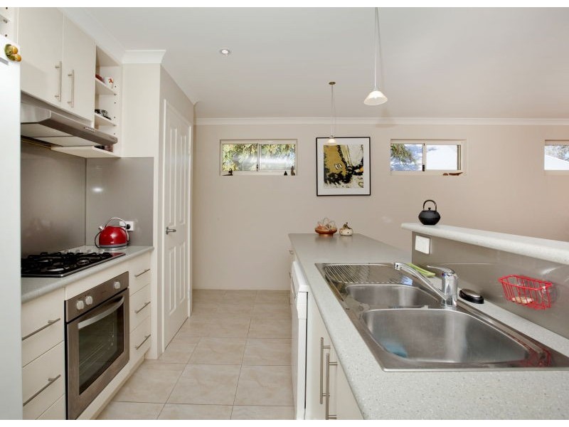 18 Yalgoo Ave, White Gum Valley WA 6162