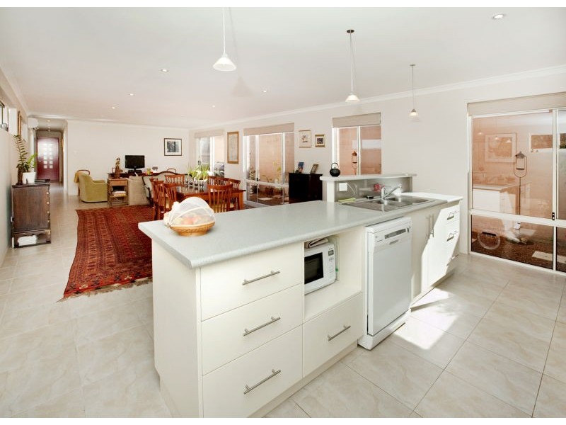 18 Yalgoo Ave, White Gum Valley WA 6162