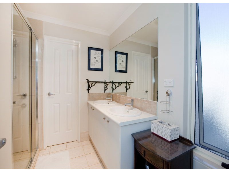 18 Yalgoo Ave, White Gum Valley WA 6162