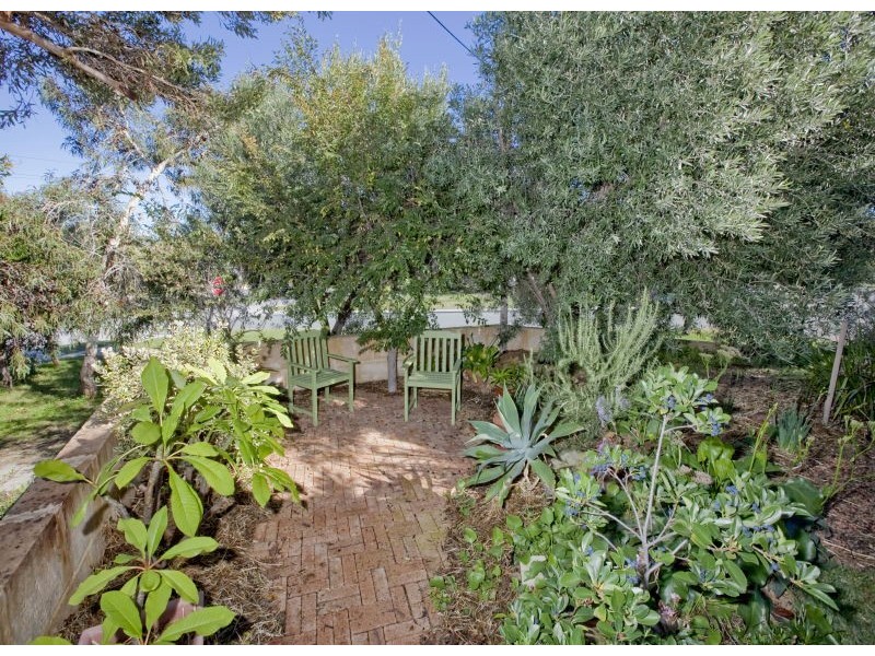 18 Yalgoo Ave, White Gum Valley WA 6162