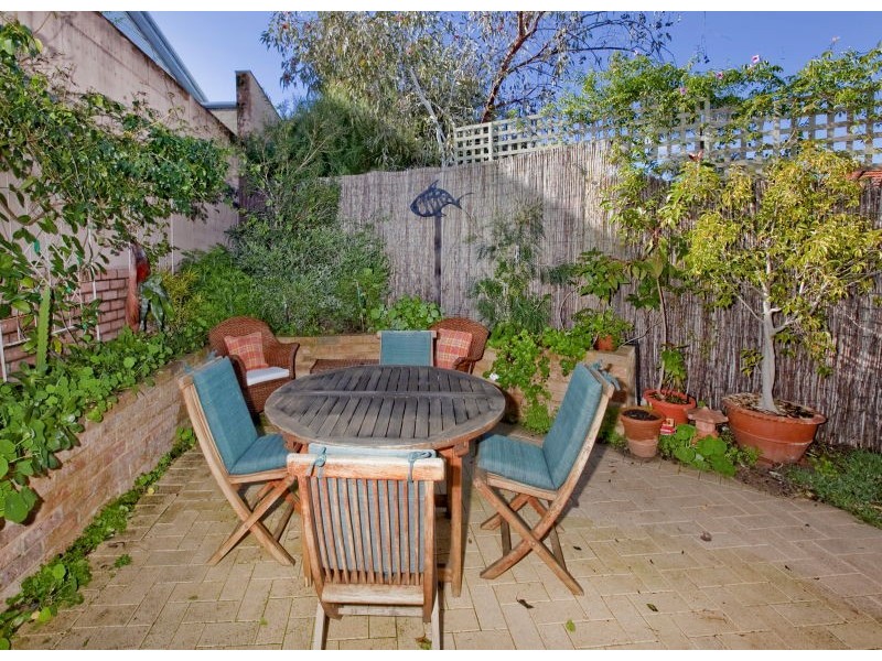 18 Yalgoo Ave, White Gum Valley WA 6162