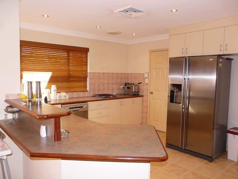 8 Rise Court, Mount Richon WA 6112