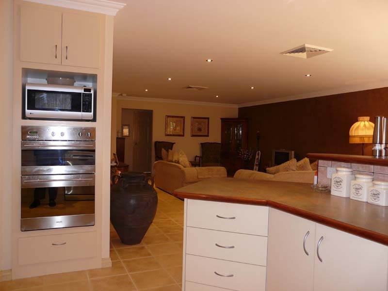 8 Rise Court, Mount Richon WA 6112