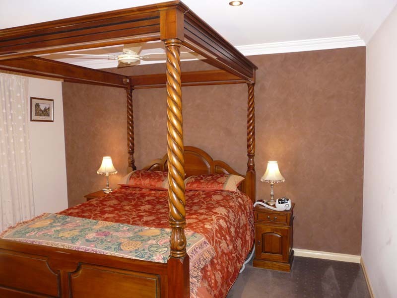 8 Rise Court, Mount Richon WA 6112