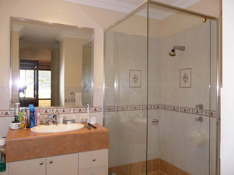 8 Rise Court, Mount Richon WA 6112