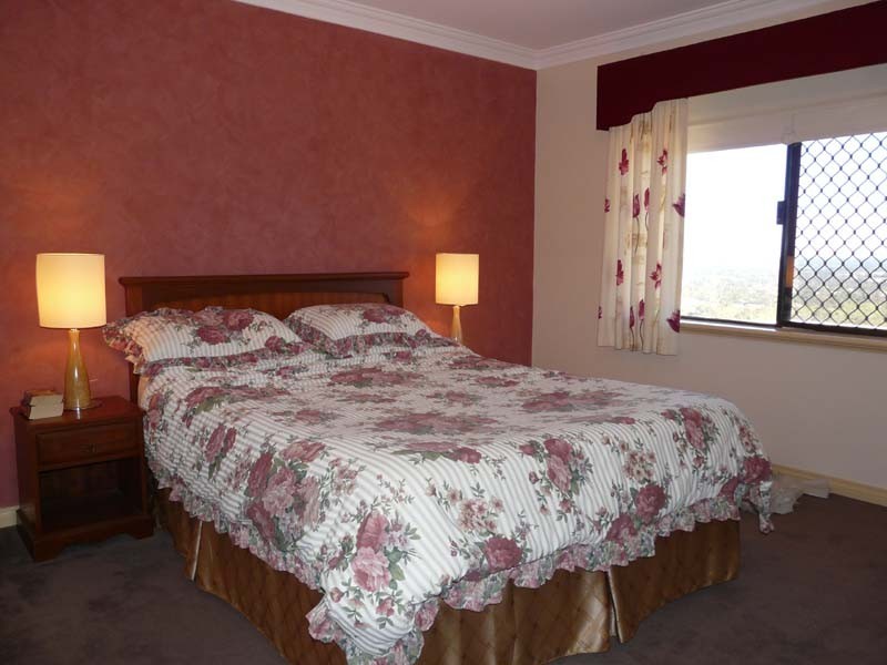 8 Rise Court, Mount Richon WA 6112