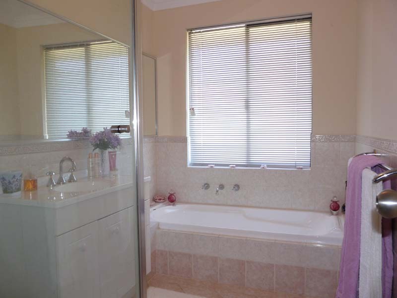 8 Rise Court, Mount Richon WA 6112