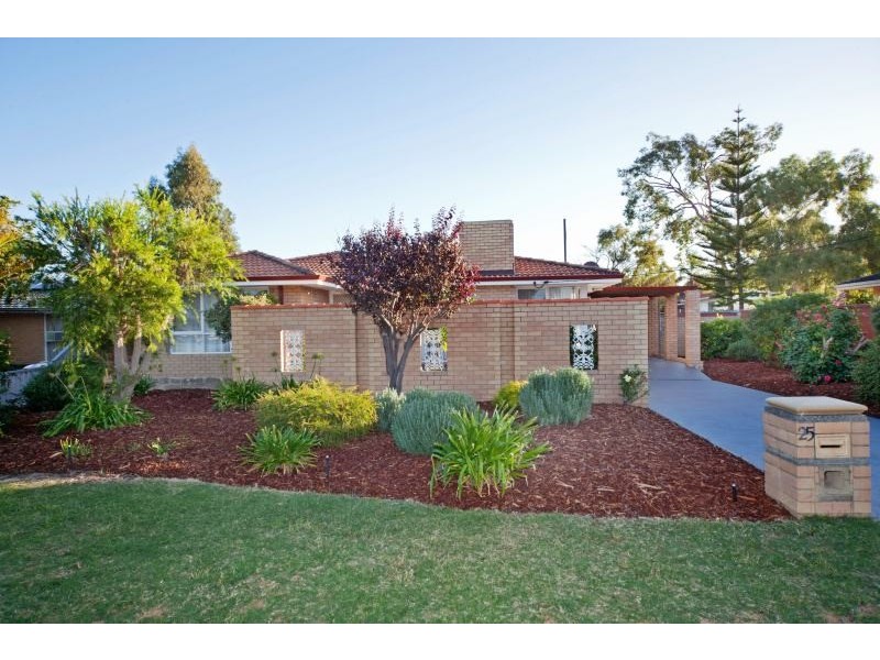 25 Kelton Way, Thornlie WA 6108