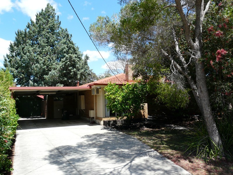 7 Kenmare Ave, Thornlie WA 6108