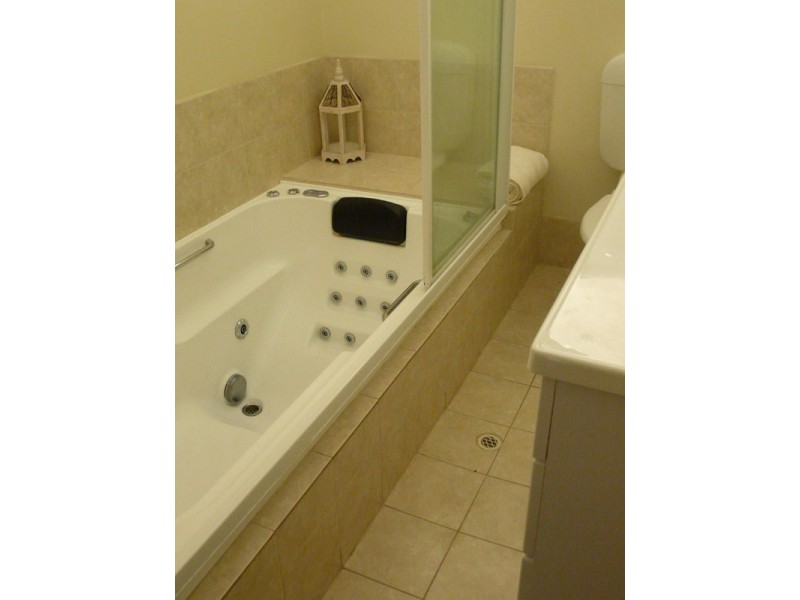 7 Kenmare Ave, Thornlie WA 6108