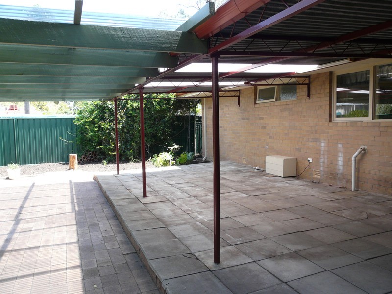 7 Kenmare Ave, Thornlie WA 6108