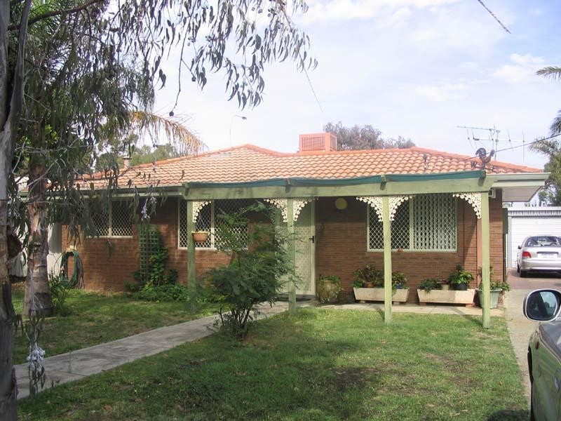 25 Hadleigh Way, Girrawheen WA 6064