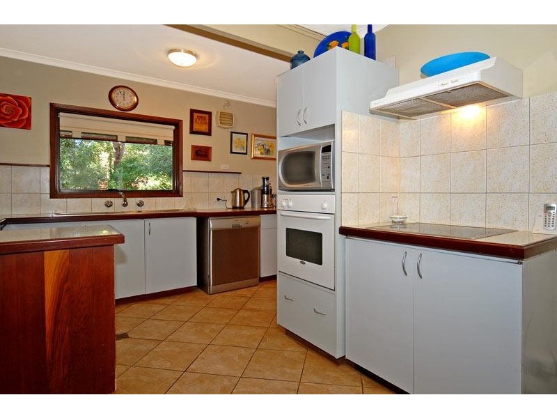 24 Ayres Road, Stoneville WA 6081