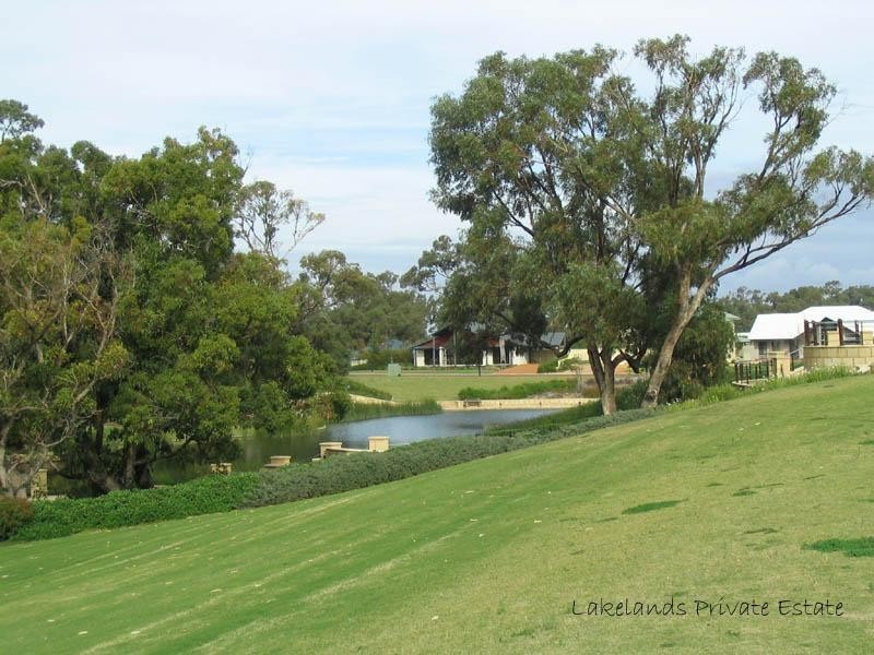 18 Banksiadale Gate, Lakelands WA 6210