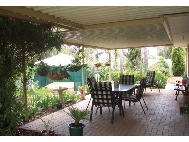 2B Blackthorne Crescent, South Lake WA 6164