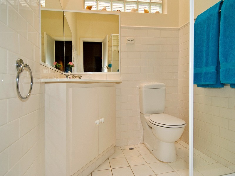 11 Lutey Avenue, Daglish WA 6008