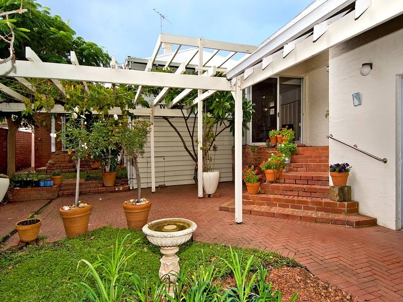 11 Lutey Avenue, Daglish WA 6008