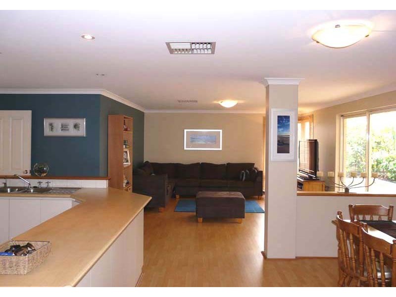 12 Russelia Street, Canning Vale WA 6155