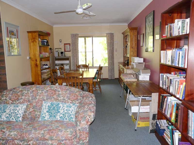 34 Mundaring Weir Rd, Mundaring WA 6073